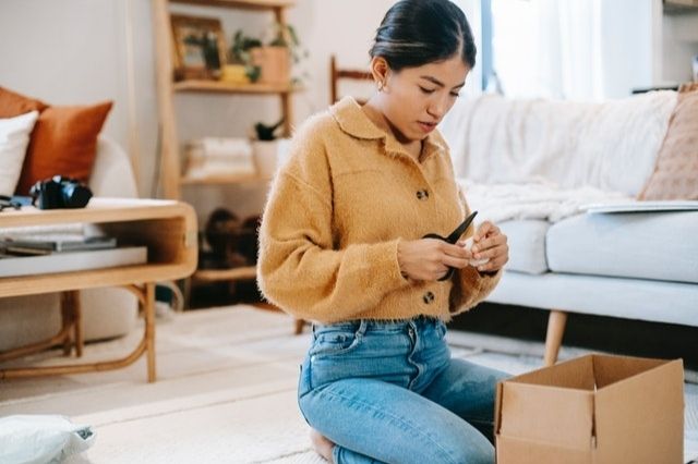 How To Ship Perfume Our Guide To Send It By Mail Etc